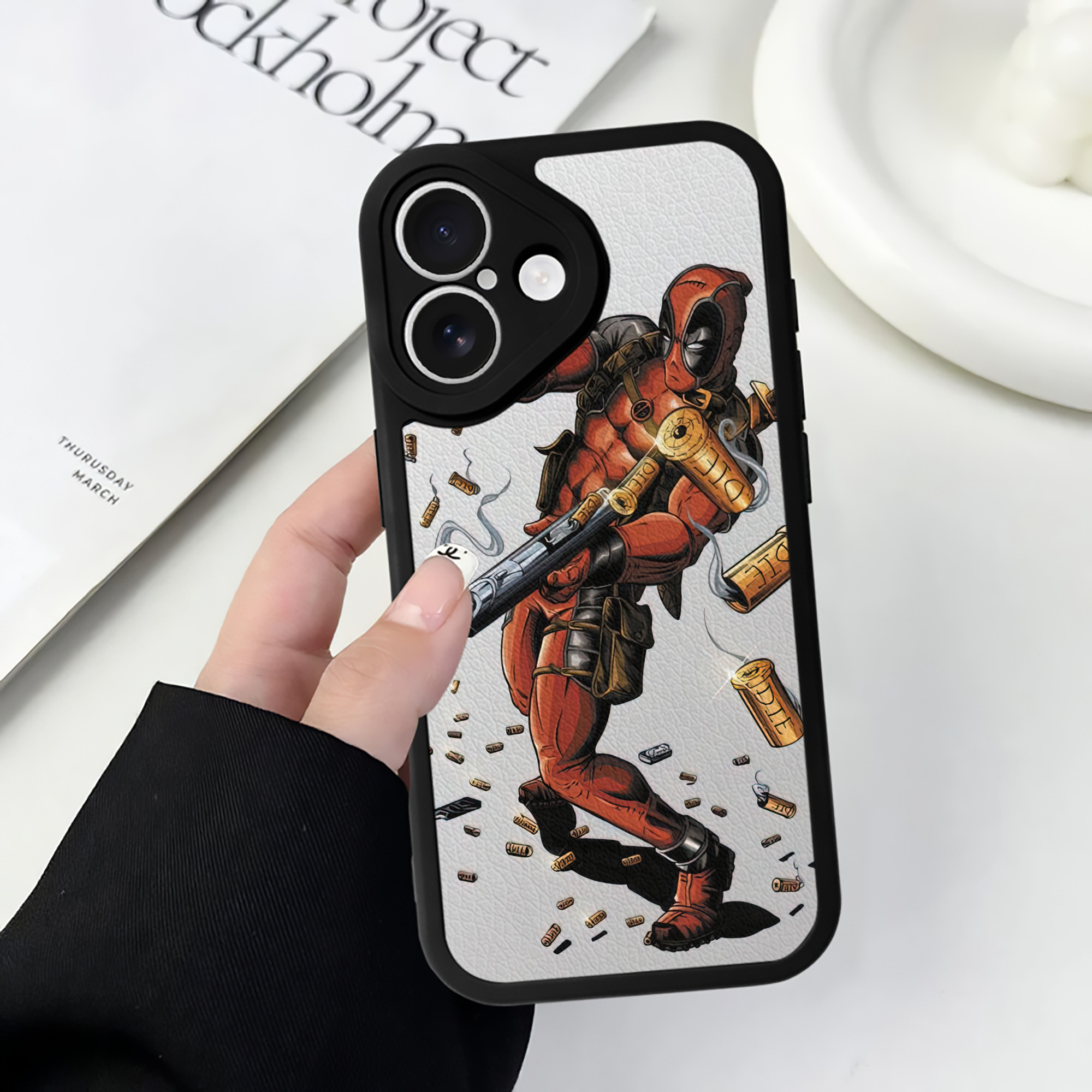 （画像用） Deadpool デッドプール 【iPhone 16シリーズ対応】シリコンスマホケース（レザー調） 材質：シリコン